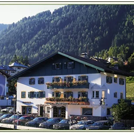 Hotel Sureghes 3*